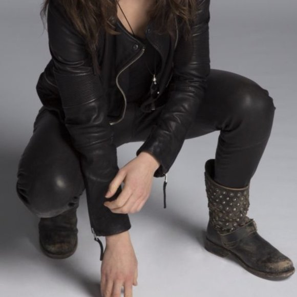 $389 Frye Jenna Studded Disc Vintage Distressed Black Leather Combat Short Boot - Picture 5 of 16